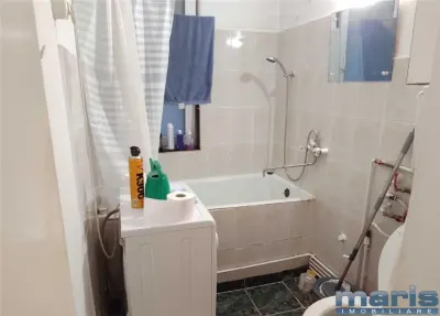 Vanzare apartament 3 camere 70 mp zona Cornisa etaj 2 - foto 5