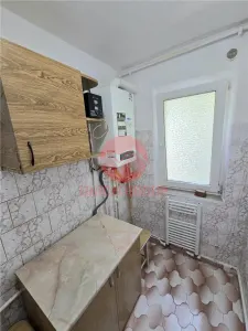 Apartament 3 Camere, Semidecomandat, zona Badea Cartan - foto 9