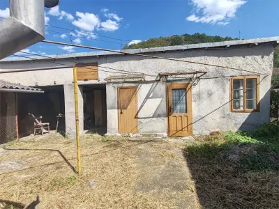 Bocsa Montana, Casa cu pridvor generos, ideala pentru familie extinsa. - foto 25