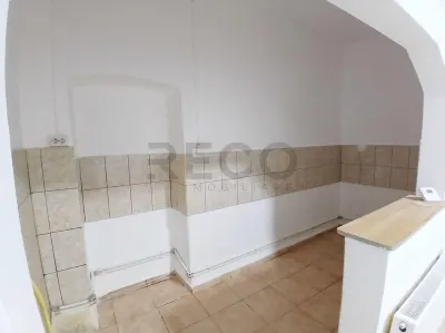 RECO Apartament cu 3 camere si curte 104 mp pe Calea Clujului - foto 3