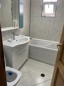 Apartament 4 camere Focsani , zona b- dul Independentei , suprafata generoasa 85 mp, etaj 2/3 , 2 balcoane , imbunatatit - foto 16