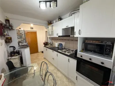 Apartament 3 camere, renovat, Supeco , etaj 4 cu acoperis - foto 5