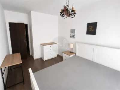 Apartament 3 camere 2 bai etaj 1 parcare zona Centrala - foto 2