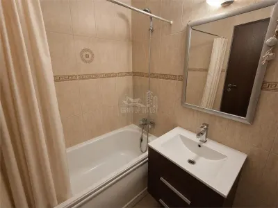 Apartament 3 camere 2 bai etaj 1 parcare zona Centrala - foto 8