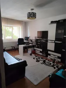 LUNEI - PARTER - BLOC IZOLAT - 3 CAMERE - 2 BAI - CENTRALA PROPRIE - DECOMANDAT - Timisoara