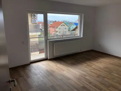 Persoana fizica, inchiriez apartament 3 camere cu garaj in Buna Ziua - foto 5