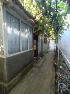 Teren 378 mp, cu casa demolabila, deschidere 8 m, Pisc - Braila