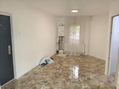 Decomandat cu centrala propie la parter inalt - foto 3