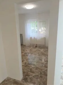 Decomandat cu centrala propie la parter inalt - foto 4