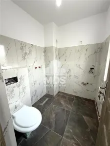 Decomandat cu 2 bai, amenajat complet - foto 3