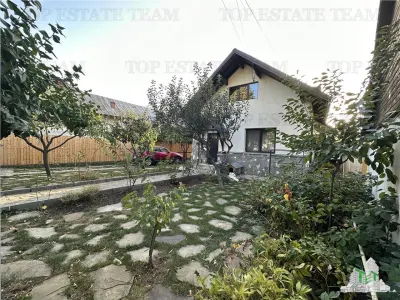 Vila cocheta  de vanzare 5 camere cu 436 mp teren si toate utilitatile, mobilata si utilata in centrul Comunei Cornu - foto 2