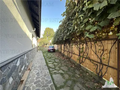 Vila cocheta  de vanzare 5 camere cu 436 mp teren si toate utilitatile, mobilata si utilata in centrul Comunei Cornu - foto 17
