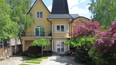 Cladire cu 9 camere de vânzare în Suceava | Obcini | 1.000 mp teren | 499.000 Euro | Comision 0% - foto 2
