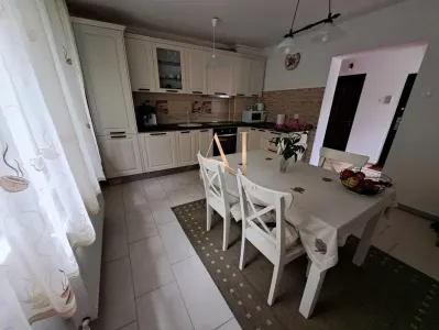 Va propunem spre inchiriere un apartament spatios ideal pt medici rezidenti sau studenti la medicina! - foto 2