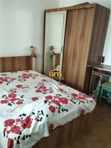 Apartament spațios, 3 camere, decomandat, etaj 8 - Zonă Centrală, panoramă - Ramnicu Valcea