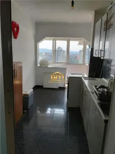 Apartament spațios, 3 camere, decomandat, etaj 8 - Zonă Centrală, panoramă - foto 4