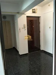 Apartament spațios, 3 camere, decomandat, etaj 8 - Zonă Centrală, panoramă - foto 5