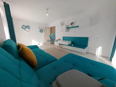 Inchiriem Apartament 3 Camere, Modern, Decomandat, Tractorul Urban - Brasov