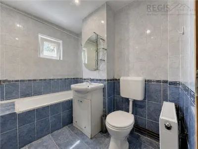 Apartament decomandat cu 3 camere si 2 bai in Bartolomeu - foto 12