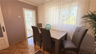 Vand apartament cu 4 camere pe 2 niveluri in casa in Reghin - foto 2