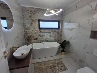 Casa de LUX 4 camere 3 bai zona Selimbar - Brana - foto 7