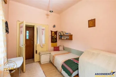 Casa cu istorie,3 camere,potential mansardare,1.840mp teren,in cadru linistit si retras,Central,Covasna - foto 6