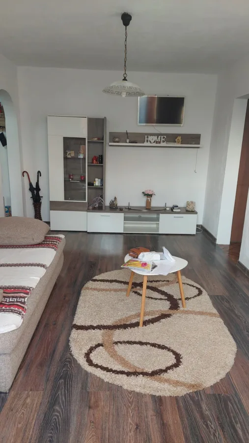 Închiriez apartament cu două camere în zona Vlaicu - Arad