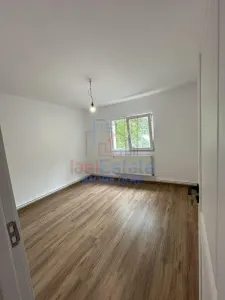 Zona Dacia Apartament 4 camere decomandat 82 mp Etaj 1 - foto 2