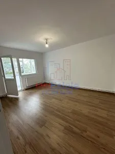 Zona Dacia Apartament 4 camere decomandat 82 mp Etaj 1 - foto 3