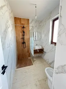 Giroc - Duplex despartit prin carport - 4 Camere - 2 Bai - Zona buna - foto 3