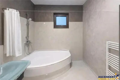 Vila individuala,5 camere,5  bai,170mp utili,areal A,teren 660 mp,Sangeorgiu de Mures - foto 6